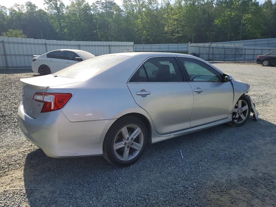 50226806 :رقم المزاد ، 4T1BF1FKXEU337972 vin ، 2014 Toyota Camry مزاد بيع