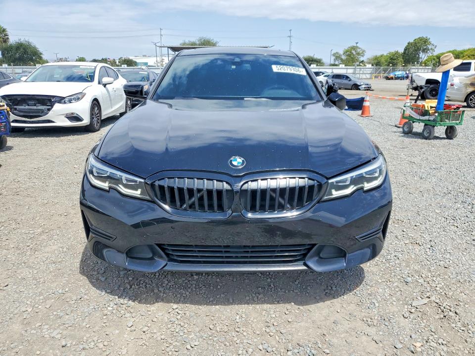 52079306 :رقم المزاد ، WBA5R1C5XKAJ98833 vin ، 2019 Bmw 330i مزاد بيع