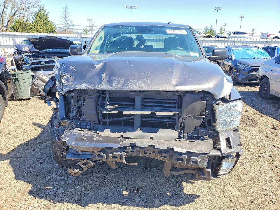 48752176 :رقم المزاد ، 3C6RR7KT6JG264535 vin ، 2018 Ram 1500 مزاد بيع