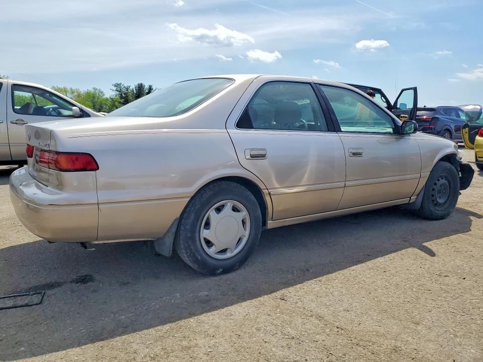 51097696 :رقم المزاد ، 4T1BG22K4XU911509 vin ، 1999 Toyota Camry مزاد بيع