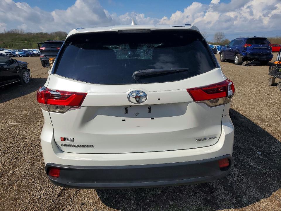 Продажа на аукционе авто 2018 Toyota Highlander, vin: 5TDJZRFH0JS525747, номер лота: 49946486