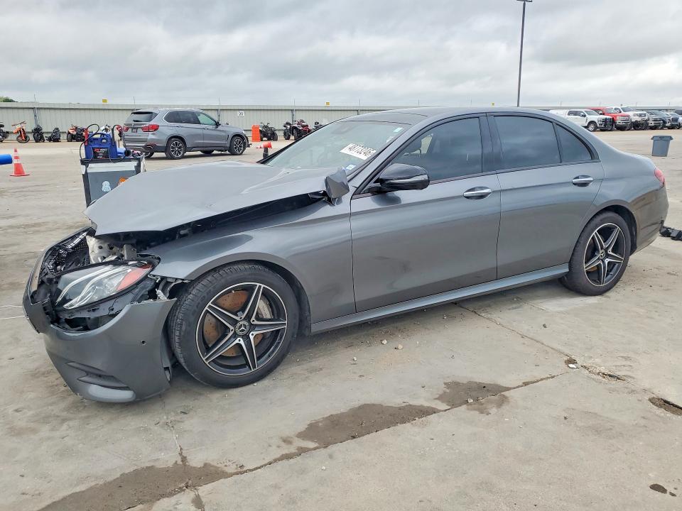 48773246 :رقم المزاد ، WDDZF4KB7JA452444 vin ، 2018 Mercedes-benz E مزاد بيع