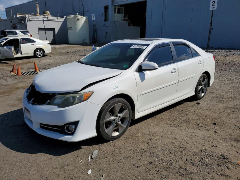 49768666 :رقم المزاد ، 4T1BF1FK3EU786443 vin ، 2014 Toyota Camry مزاد بيع