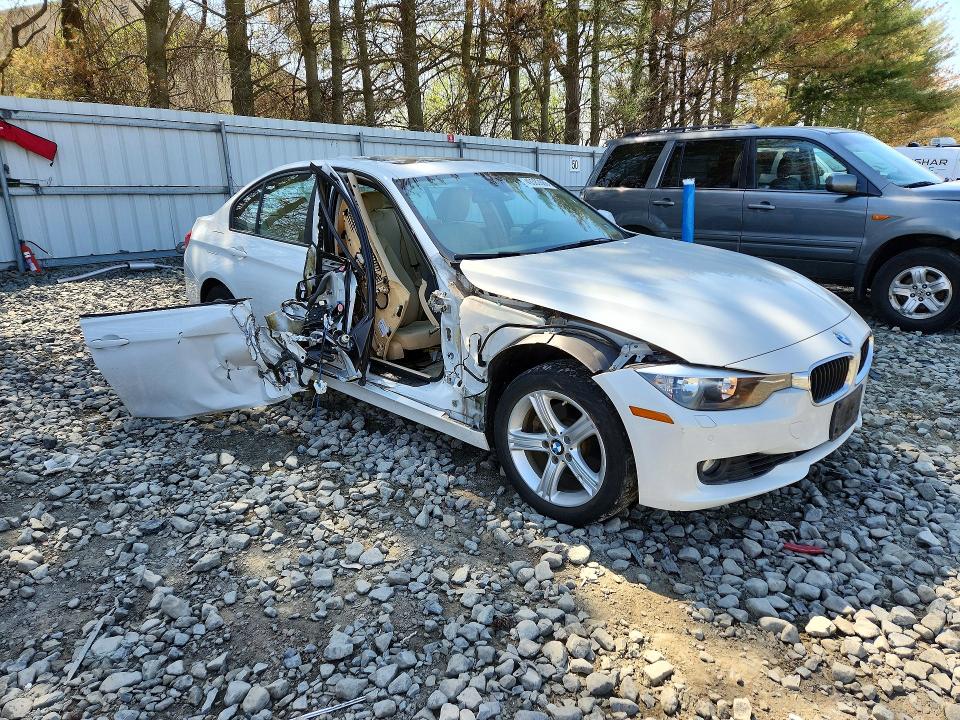 2015 Bmw 328 მანქანა იყიდება აუქციონზე, vin: WBA3B5C5XFF961980, აუქციონის ნომერი: 49382686