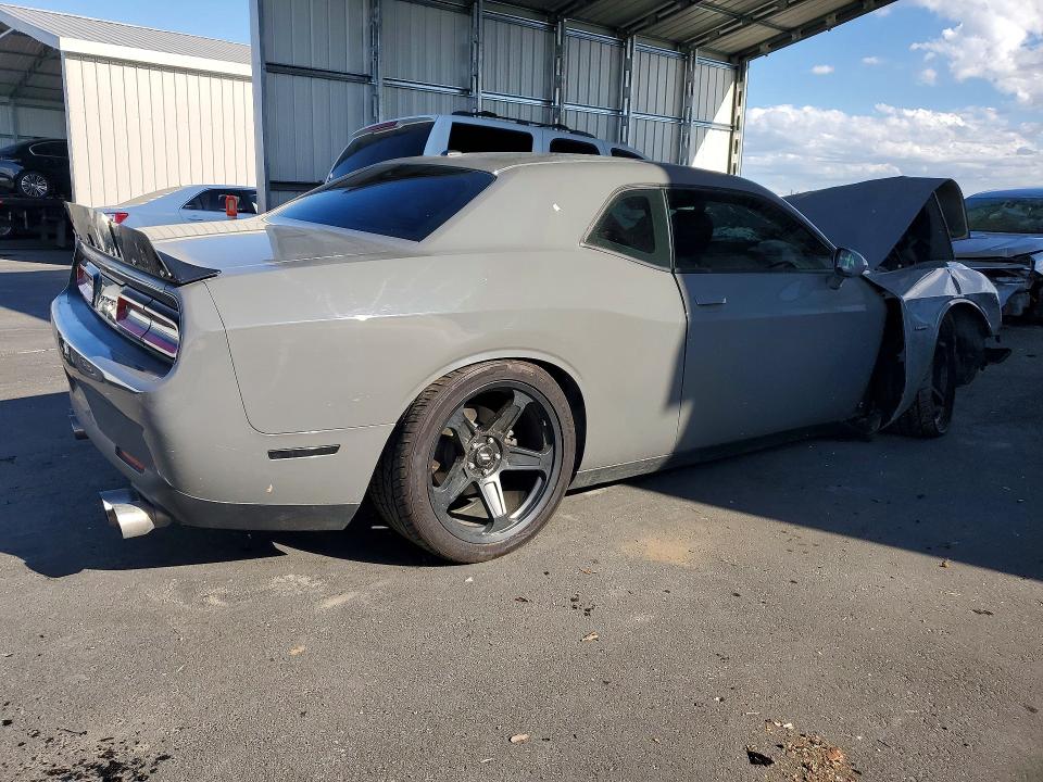 47662556 :رقم المزاد ، 2C3CDZBT0JH128107 vin ، 2018 Dodge Challenger مزاد بيع