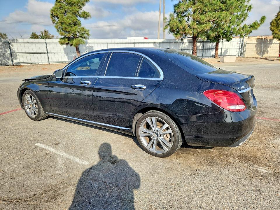50135846 :رقم المزاد ، 55SWF4JB9GU162462 vin ، 2016 Mercedes-benz C مزاد بيع