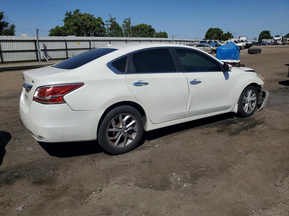 2015 Nissan Altima მანქანა იყიდება აუქციონზე, vin: 1N4AL3AP5FN335779, აუქციონის ნომერი: 50096256
