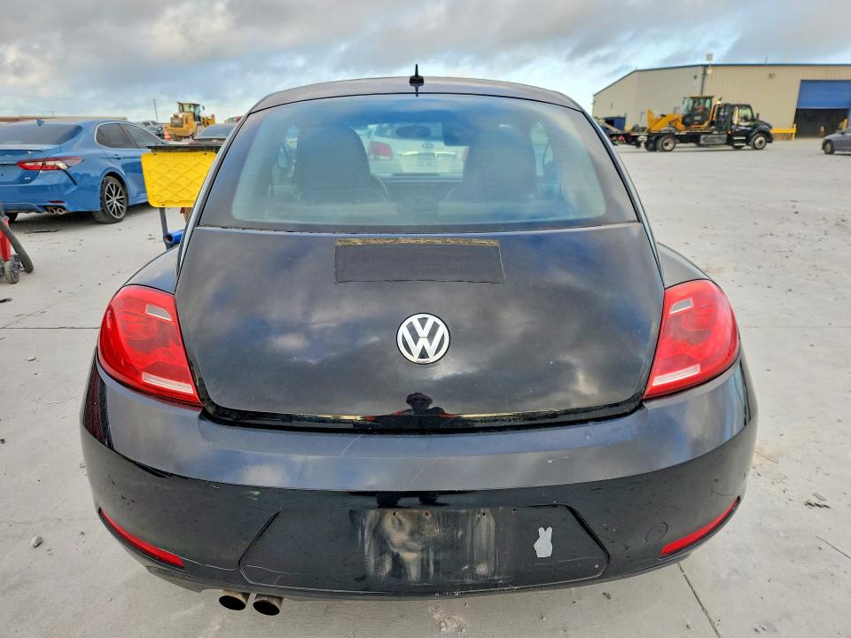49134526 :رقم المزاد ، 3VWF17AT5FM623321 vin ، 2015 Volkswagen Beetle مزاد بيع