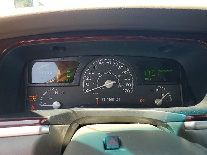 49393216 :رقم المزاد ، 1LNHM82W85Y611700 vin ، 2005 Lincoln Town Car مزاد بيع