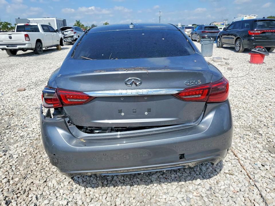 50595916 :رقم المزاد ، JN1EV7AP4JM352829 vin ، 2018 Infiniti Q50 مزاد بيع