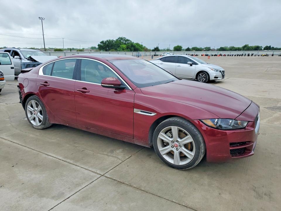 49593376 :رقم المزاد ، SAJAE4BG1HA969756 vin ، 2017 Jaguar Xe مزاد بيع