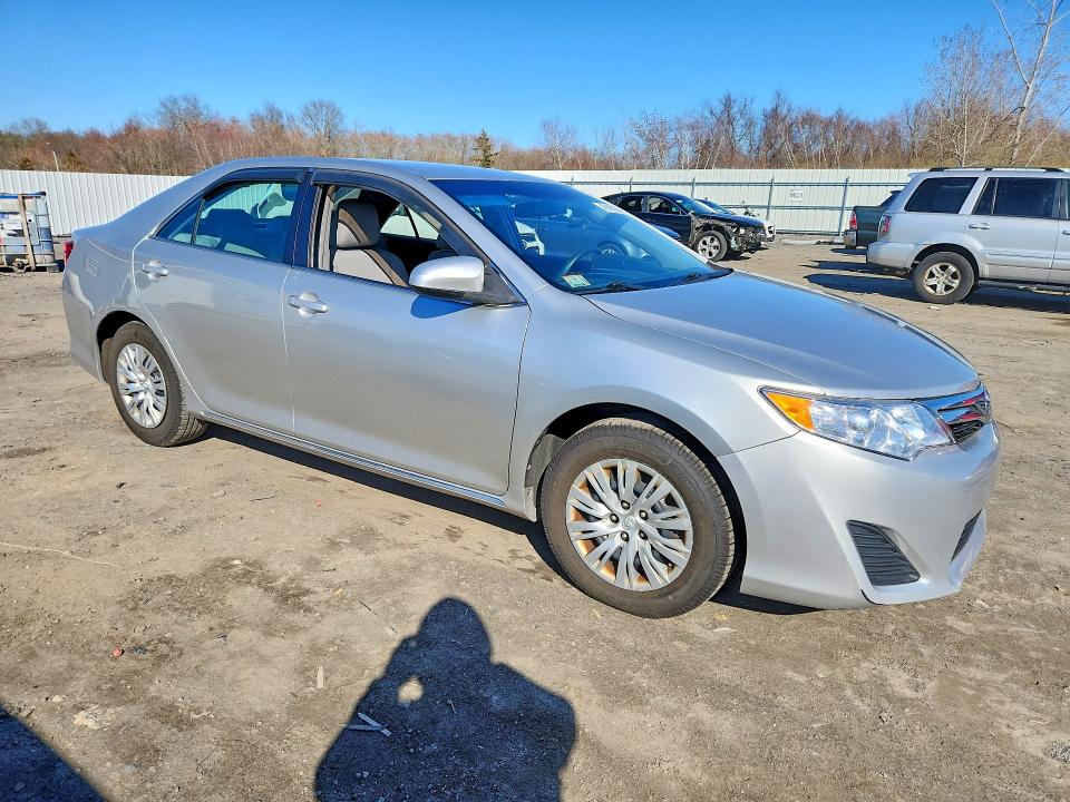 49186256 :رقم المزاد ، 4T4BF1FK1DR333944 vin ، 2013 Toyota Camry مزاد بيع