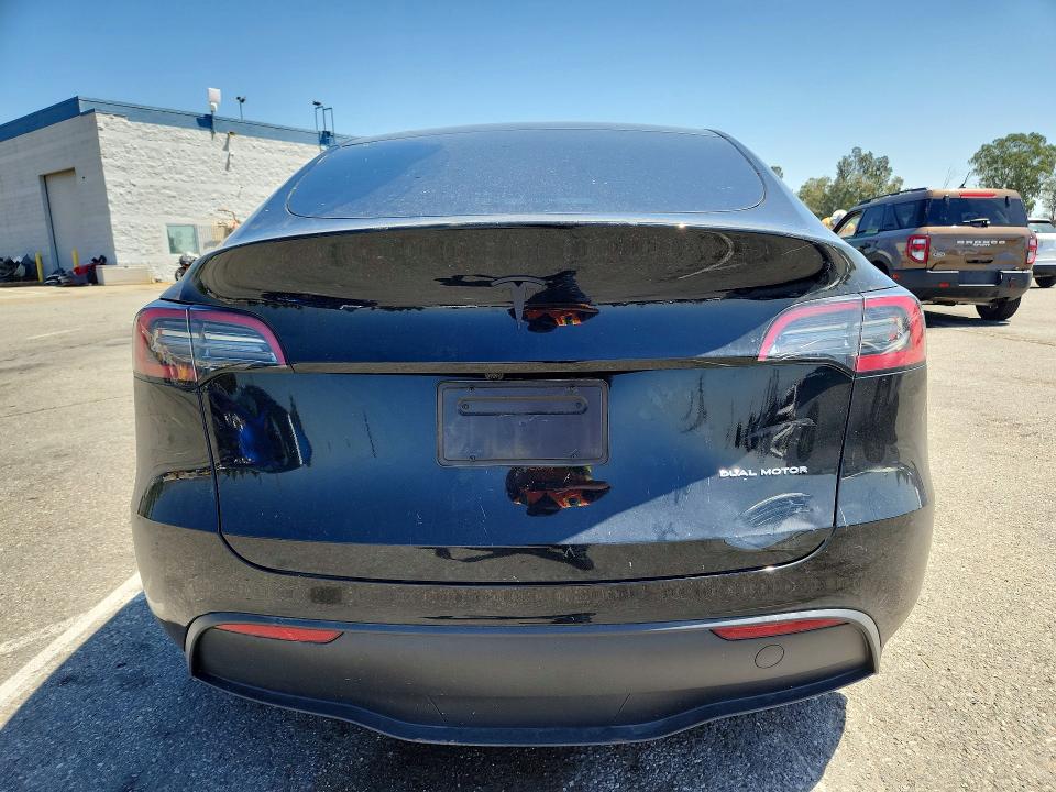 2024 Tesla Model Y მანქანა იყიდება აუქციონზე, vin: 7SAYGDEEXRF060671, აუქციონის ნომერი: 51748926