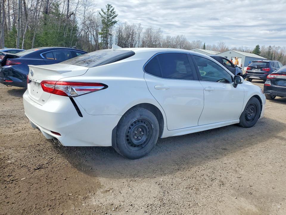 49676856 :رقم المزاد ، 4T1J11AK2LU865262 vin ، 2020 Toyota Camry مزاد بيع
