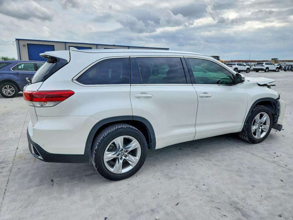 48510506 :رقم المزاد ، 5TDYZRFH4JS240158 vin ، 2018 Toyota Highlander مزاد بيع