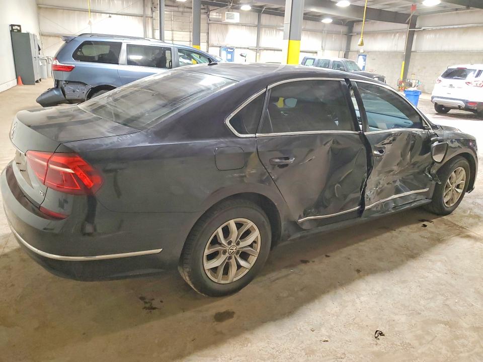 49055886 :رقم المزاد ، 1VWAT7A33HC015810 vin ، 2017 Volkswagen Passat مزاد بيع