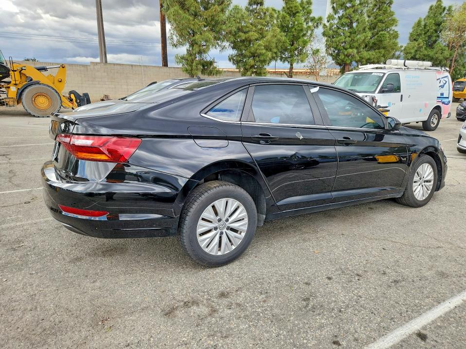 49432626 :رقم المزاد ، 3VWN57BU9KM268185 vin ، 2019 Volkswagen Jetta مزاد بيع
