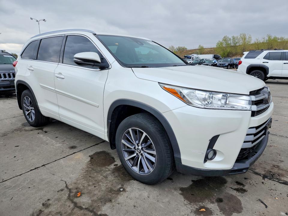 51862756 :رقم المزاد ، 5TDJZRFH6JS875674 vin ، 2018 Toyota Highlander مزاد بيع