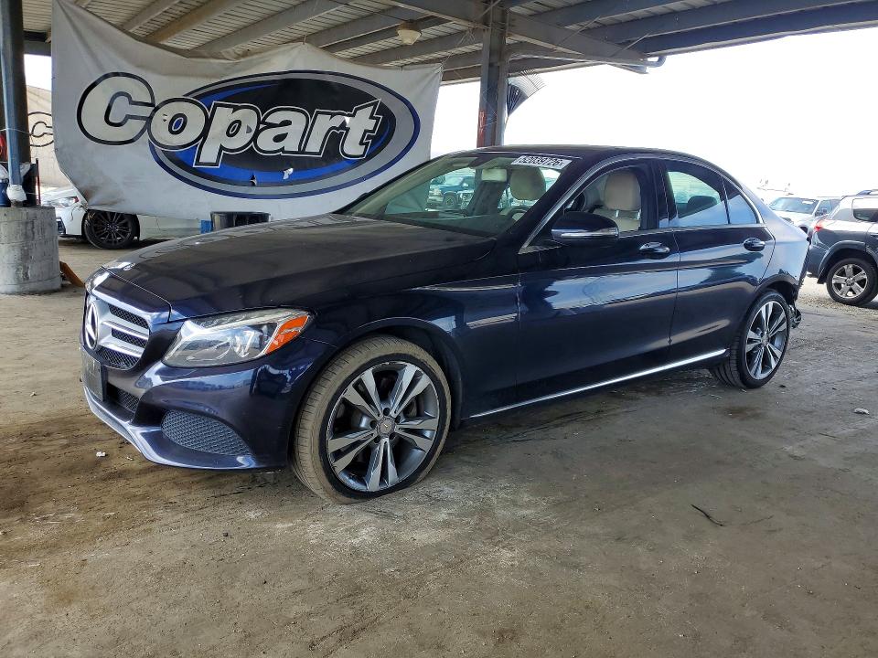 52039726 :رقم المزاد ، 55SWF4KB5FU012460 vin ، 2015 Mercedes-benz C مزاد بيع