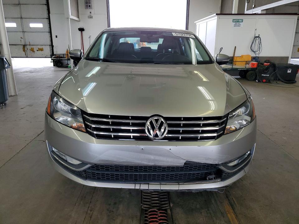 51522756 :رقم المزاد ، 1VWCN7A34DC074300 vin ، 2013 Volkswagen Passat مزاد بيع