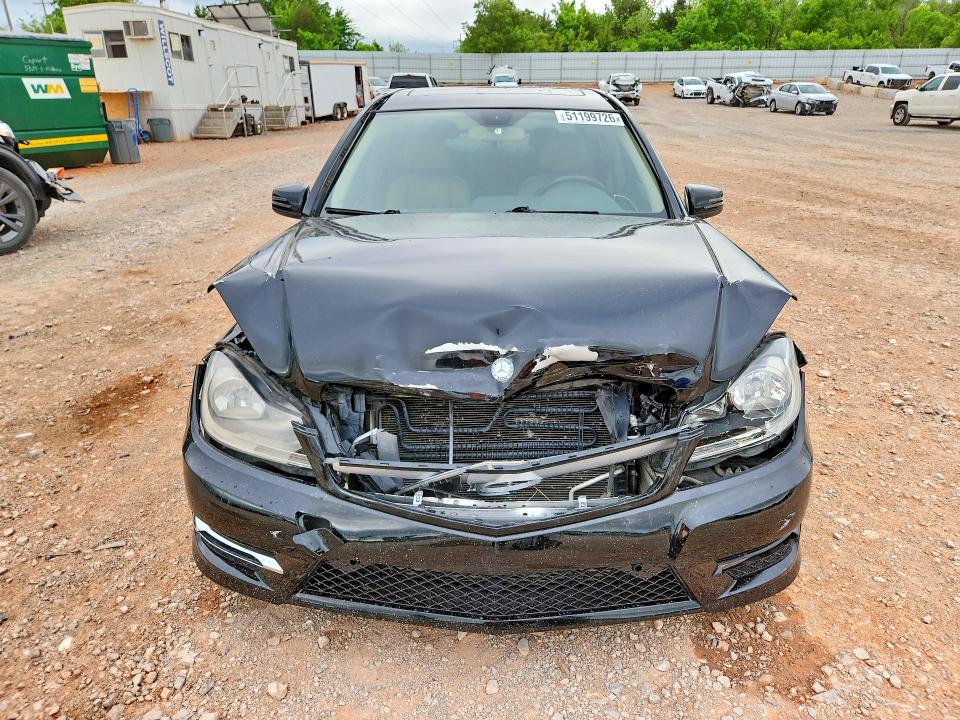 2012 Mercedes Benz C მანქანა იყიდება აუქციონზე, vin: WDDGF4HB8CR213438, აუქციონის ნომერი: 51199726
