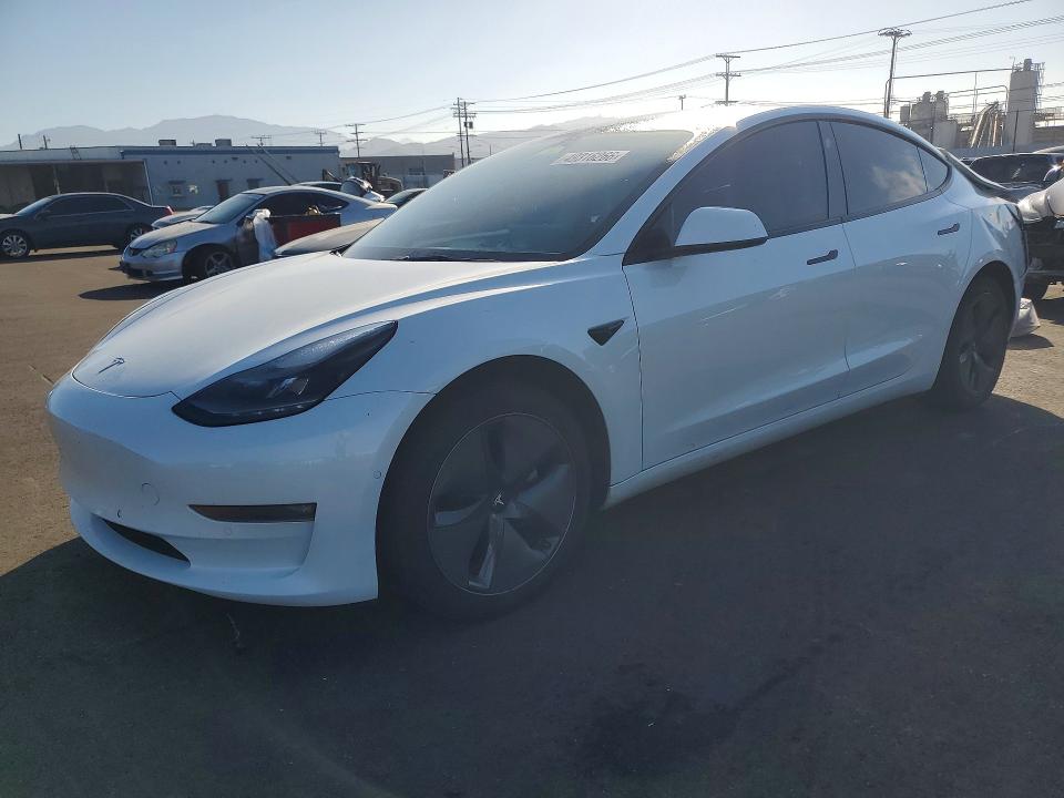 49316266 :رقم المزاد ، 5YJ3E1EB4NF335656 vin ، 2022 Tesla Model 3 مزاد بيع