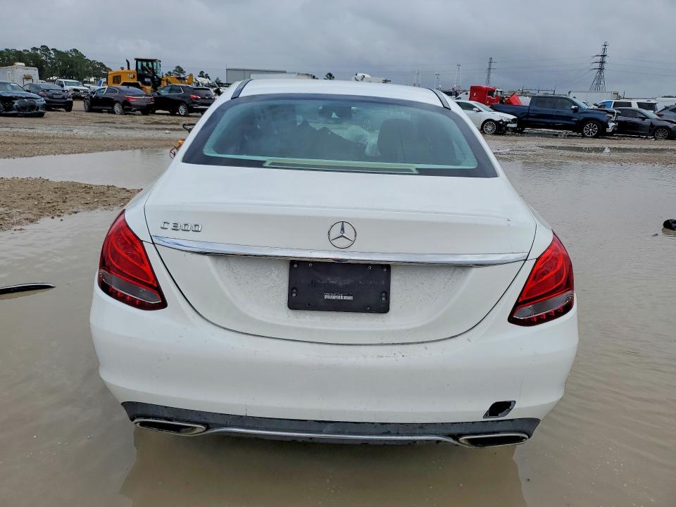 46998016 :رقم المزاد ، 55SWF4JB2FU085688 vin ، 2015 Mercedes-benz C مزاد بيع