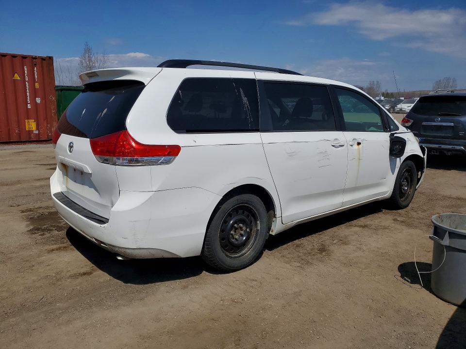 50826656 :رقم المزاد ، 5TDKK3DC9BS141481 vin ، 2011 Toyota Sienna مزاد بيع