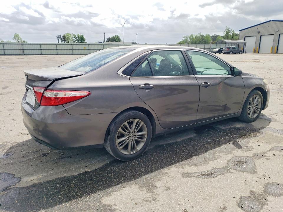 47806096 :رقم المزاد ، 4T1BF1FK3HU726327 vin ، 2017 Toyota Camry مزاد بيع