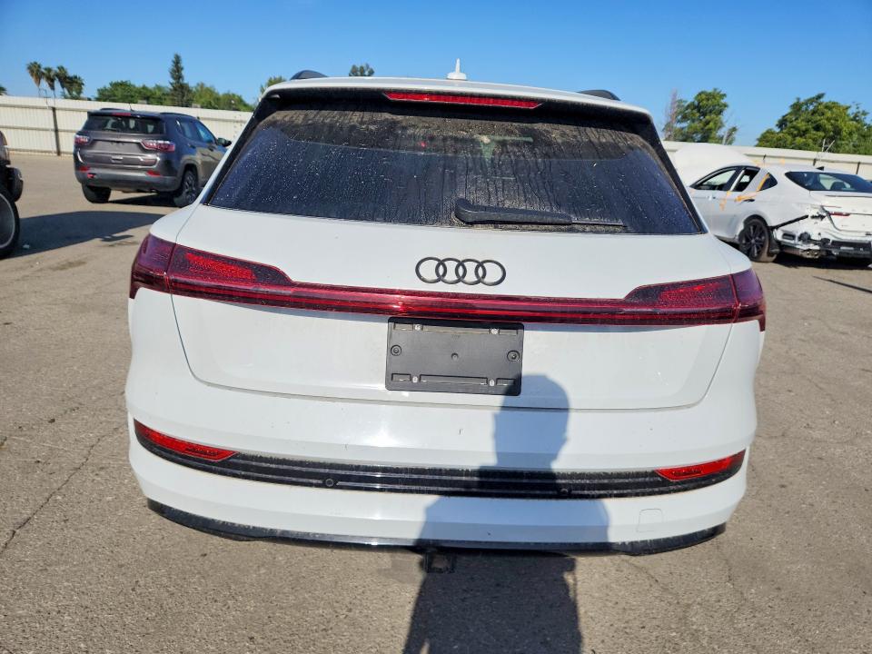 Продажа на аукционе авто 2021 Audi E-tron, vin: WA1LAAGE7MB038010, номер лота: 49666136