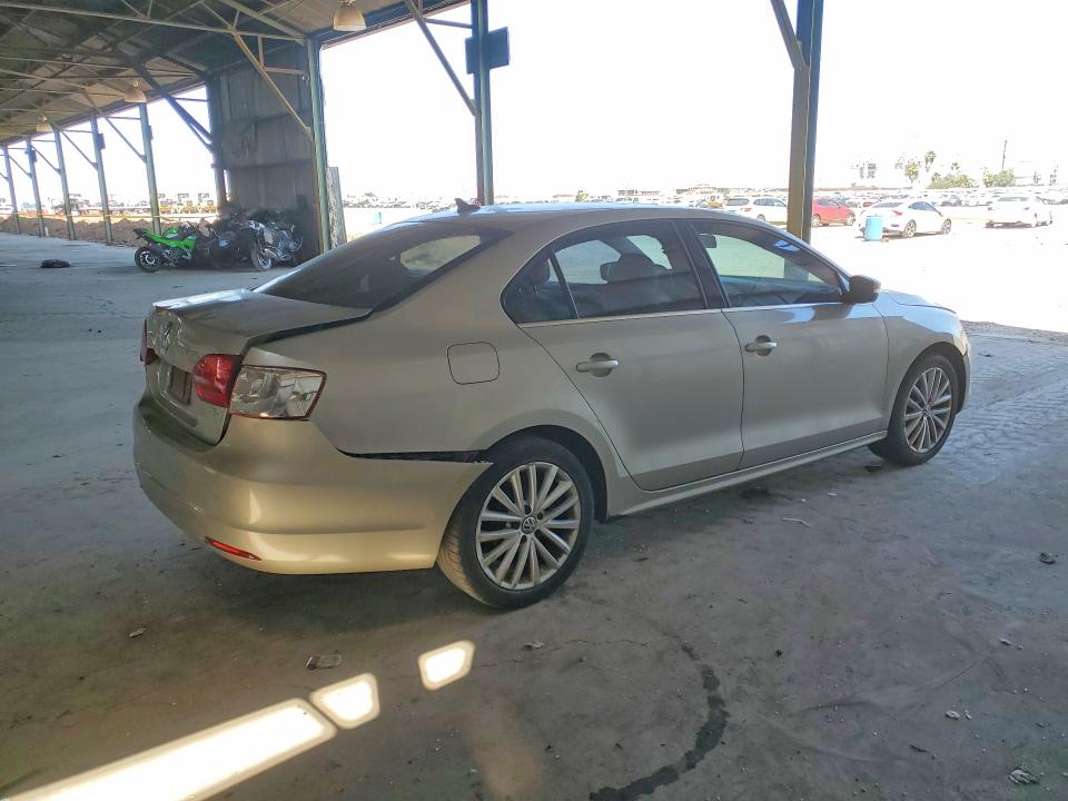 51553386 :رقم المزاد ، 3VWL17AJ3EM241904 vin ، 2014 Volkswagen Jetta مزاد بيع