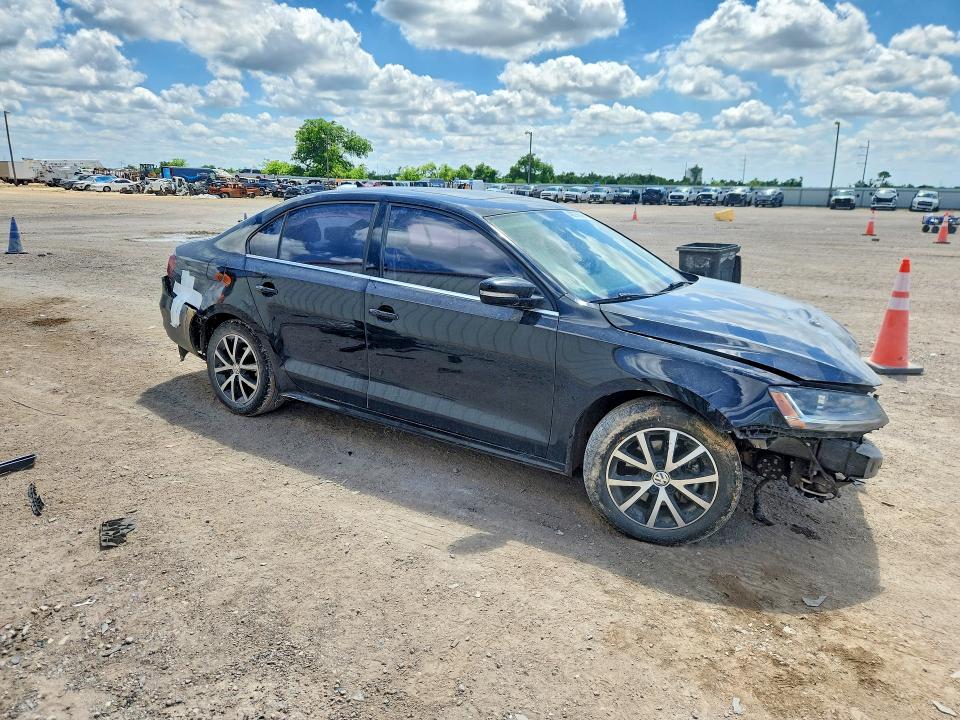 49279016 :رقم المزاد ، 3VWB67AJ3JM241991 vin ، 2018 Volkswagen Jetta مزاد بيع