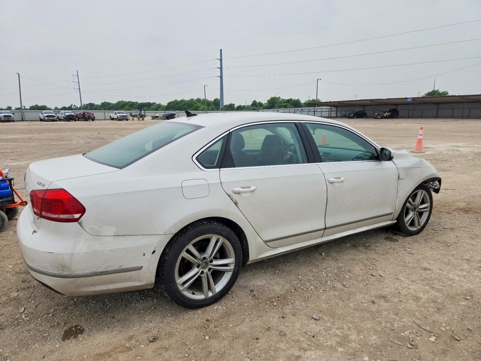 51447636 :رقم المزاد ، 1VWBT7A31FC014267 vin ، 2015 Volkswagen Passat مزاد بيع
