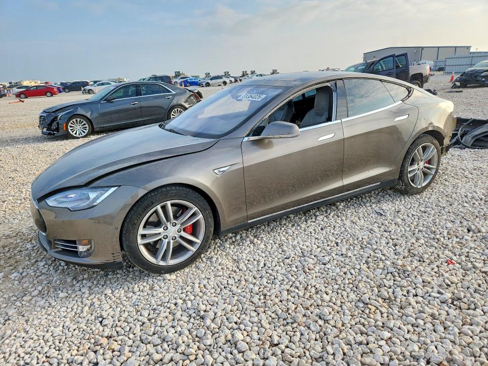 51354026 :رقم المزاد ، 5YJSA1E42FF115359 vin ، 2015 Tesla Mod مزاد بيع