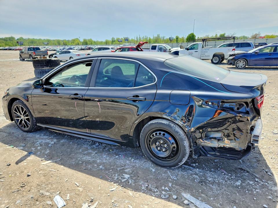 50136726 :رقم المزاد ، 4T1G11AK1MU456861 vin ، 2021 Toyota Camry مزاد بيع