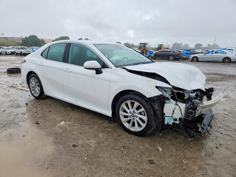 2022 Toyota Camry მანქანა იყიდება აუქციონზე, vin: 4T1C11AK2NU060079, აუქციონის ნომერი: 49259136