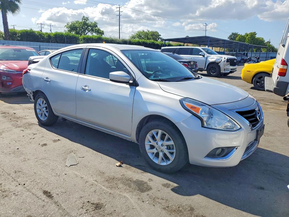51310326 :رقم المزاد ، 3N1CN7AP1JL872262 vin ، 2018 Nissan Versa مزاد بيع