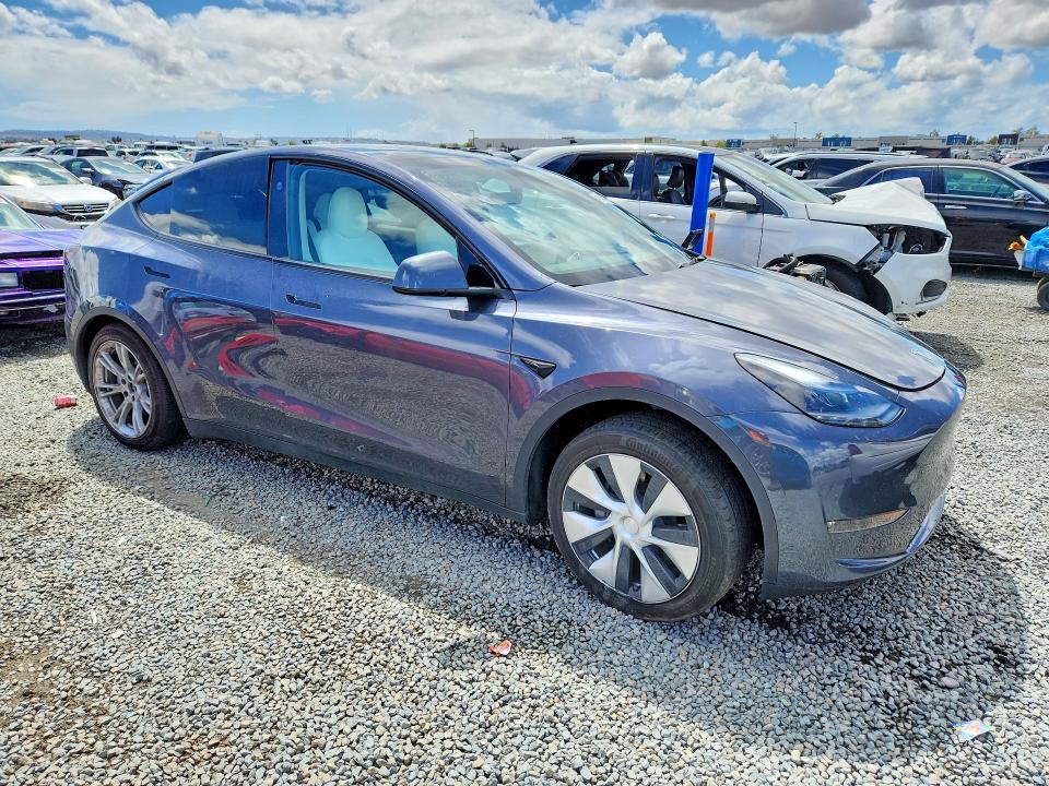 49584276 :رقم المزاد ، 7SAYGAEE1PF885901 vin ، 2023 Tesla Model Y مزاد بيع
