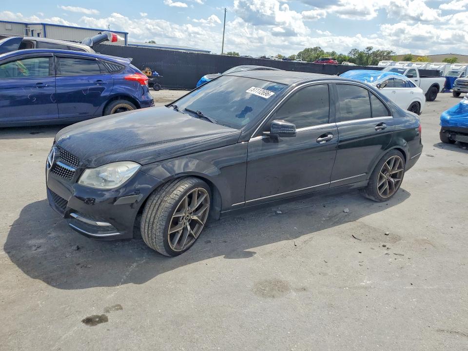 2013 Mercedes-benz C მანქანა იყიდება აუქციონზე, vin: WDDGF4HB3DR272947, აუქციონის ნომერი: 51112696