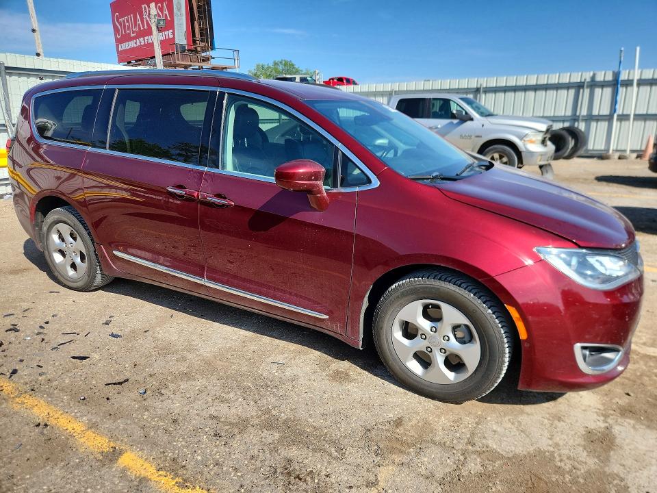 2017 Chrysler Pacifica მანქანა იყიდება აუქციონზე, vin: 2C4RC1EG4HR518883, აუქციონის ნომერი: 49970926