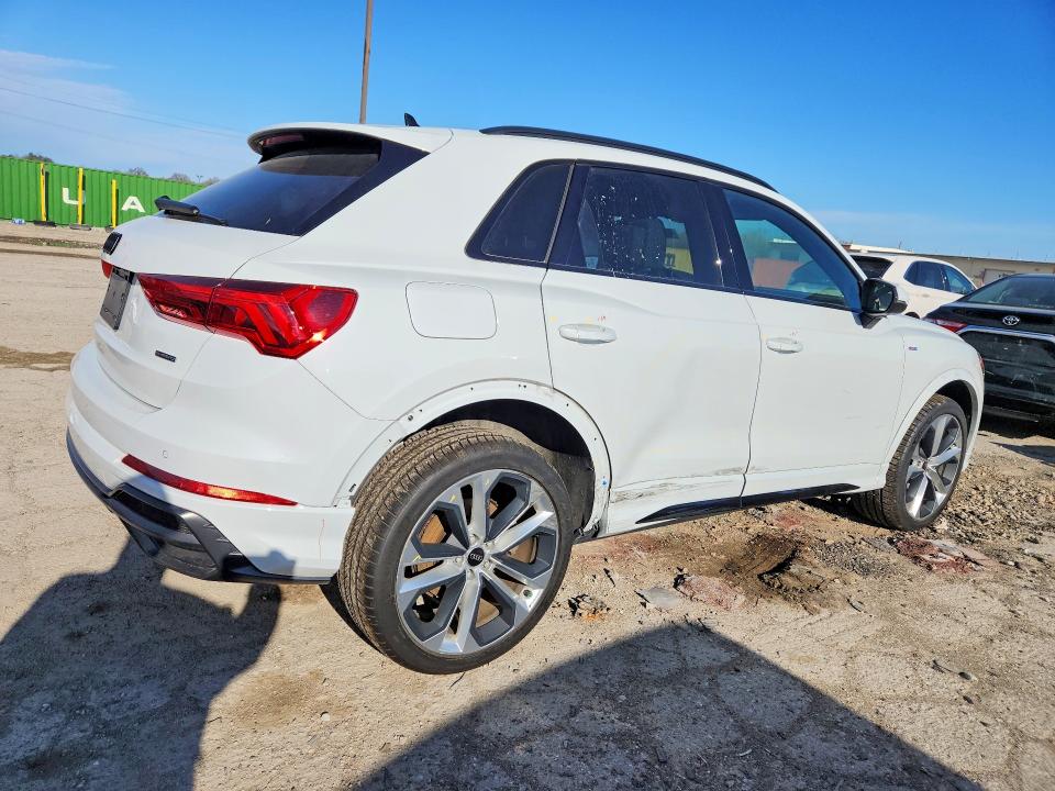 48471266 :رقم المزاد ، WA1EECF36N1135795 vin ، 2022 Audi Q3 مزاد بيع