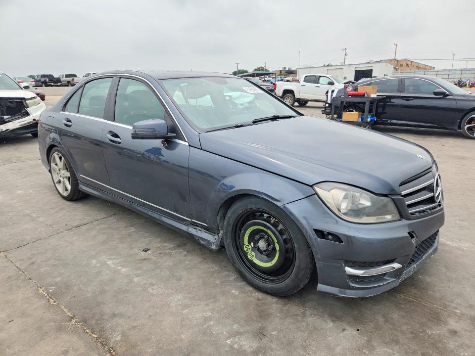 2014 Mercedes Benz C მანქანა იყიდება აუქციონზე, vin: WDDGF8AB6EG235373, აუქციონის ნომერი: 51650886