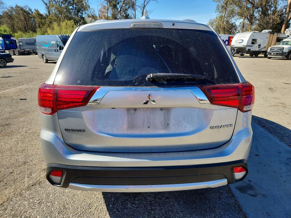 Продаж на аукціоні авто 2018 Mitsubishi Outlander, vin: JA4AD3A3XJZ054593, номер лоту: 48847736