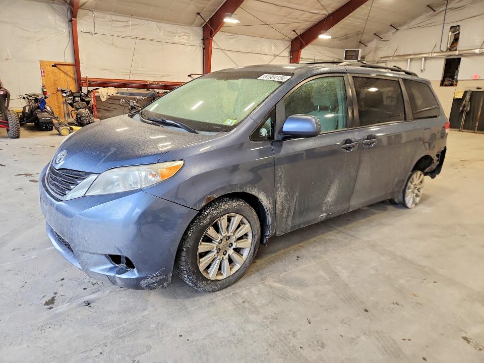51904156 :رقم المزاد ، 5TDJK3DC4ES090925 vin ، 2014 Toyota Sienna مزاد بيع