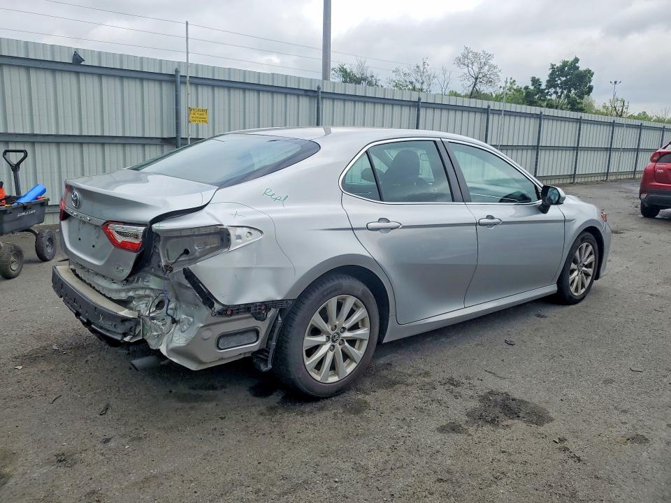 Продажа на аукционе авто 2018 Toyota Camry, vin: 4T1B11HK2JU625040, номер лота: 51862916