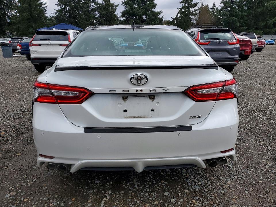 48157646 :رقم المزاد ، 4T1BZ1HK6JU001640 vin ، 2018 Toyota Camry مزاد بيع