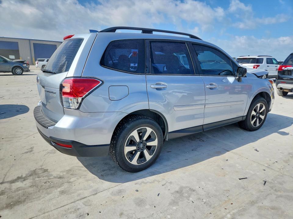 2017 Subaru Forester მანქანა იყიდება აუქციონზე, vin: JF2SJABC7HH491975, აუქციონის ნომერი: 51135716