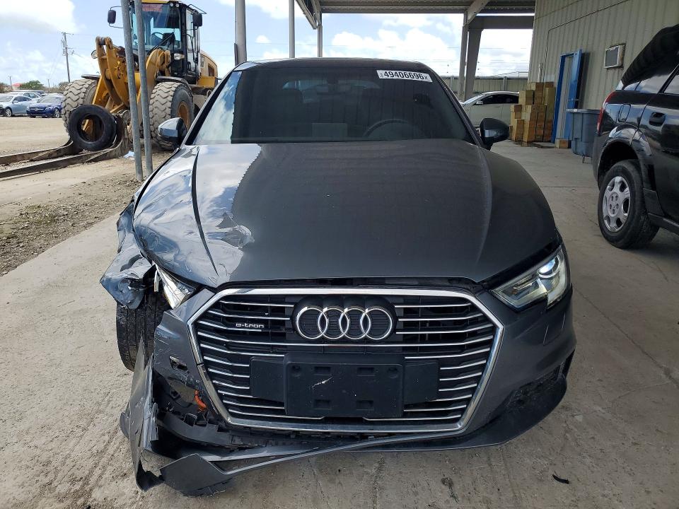 Продажа на аукционе авто 2017 Audi A3, vin: WAUUPBFF1HA103953, номер лота: 49406696