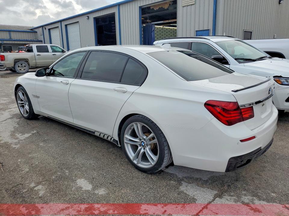 2013 Bmw 750 მანქანა იყიდება აუქციონზე, vin: WBAYE8C53DD132126, აუქციონის ნომერი: 47715956