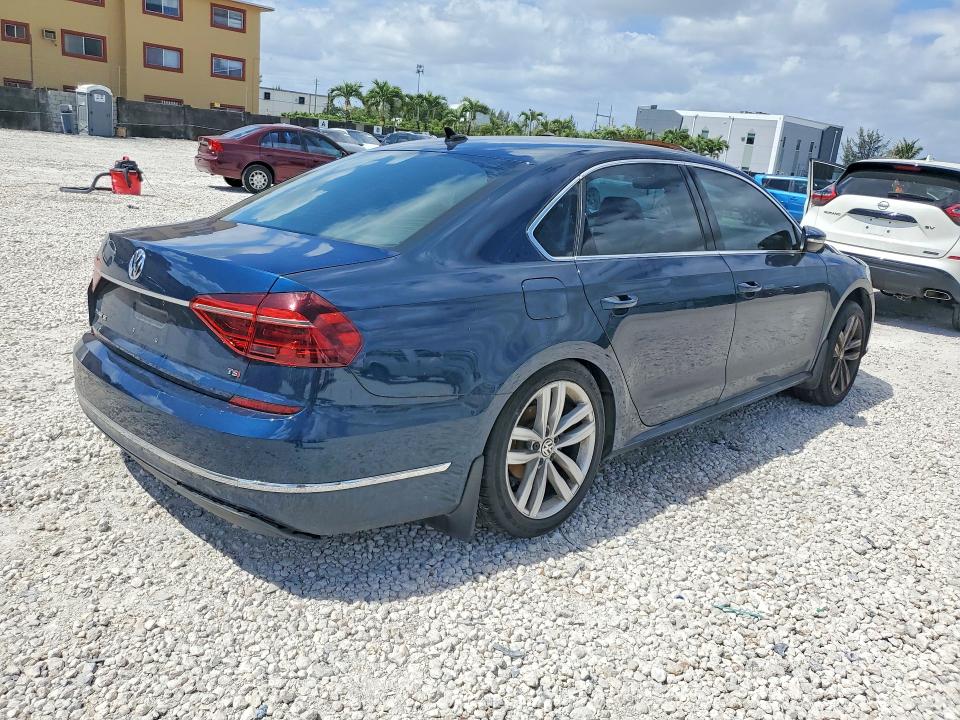 50282076 :رقم المزاد ، 1VWBA7A32JC018021 vin ، 2018 Volkswagen Passat مزاد بيع